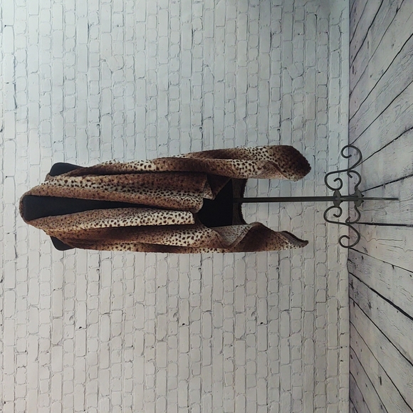 Animal Print Faux Fur Vest - Picture 8 of 10